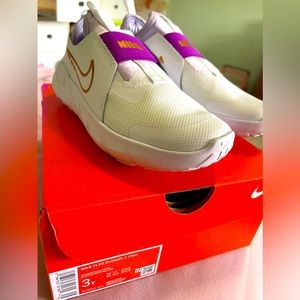 *NEW* Girl’s Nike Flex Runners